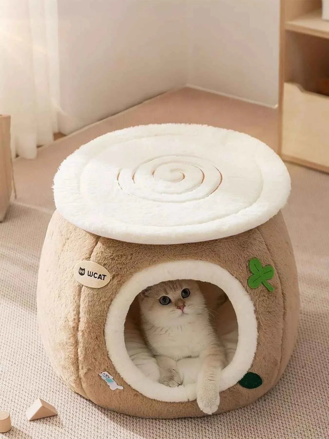Pet Bed Tree Stump Shaped - Cozy Semi-Enclosed Cave