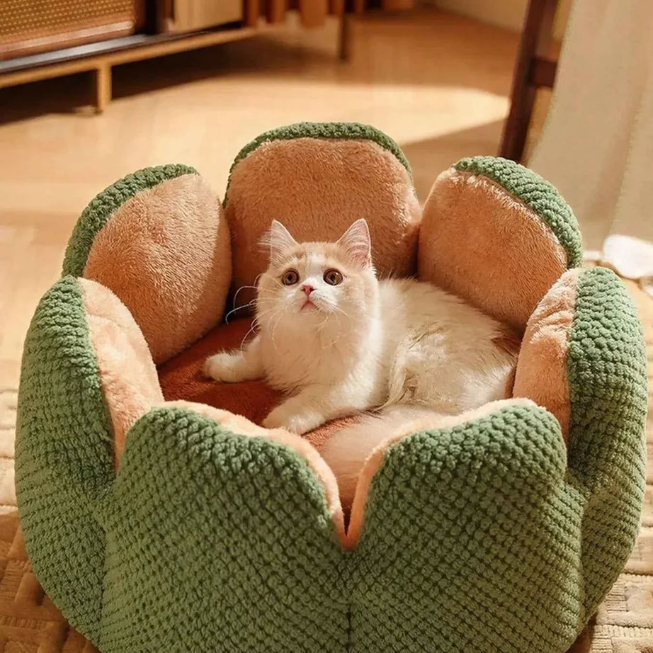 Plush Cozy Pet Nest - Fun Flower Petal