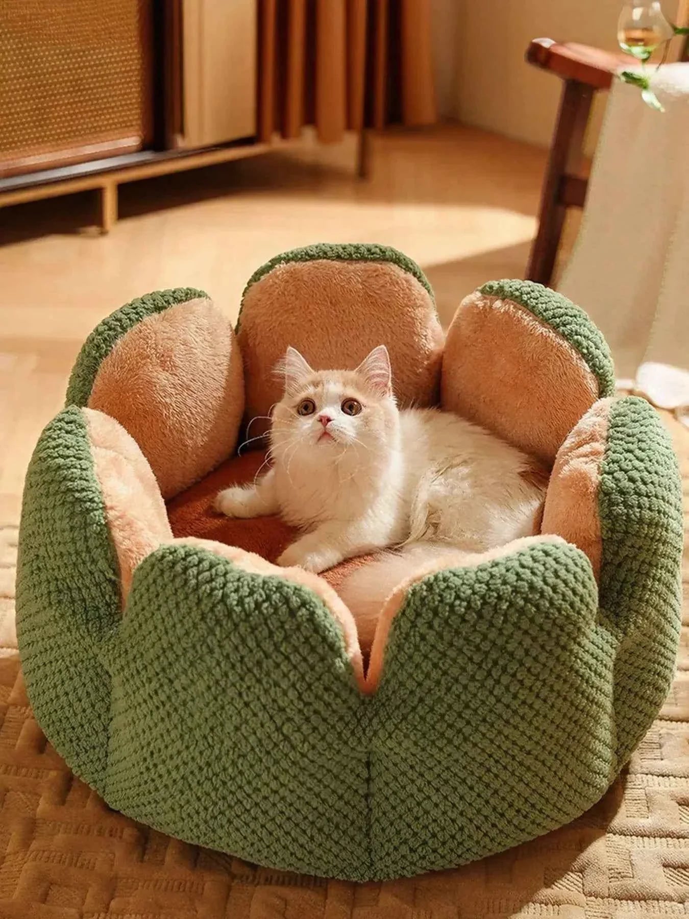 Plush Cozy Pet Nest - Fun Flower Petal