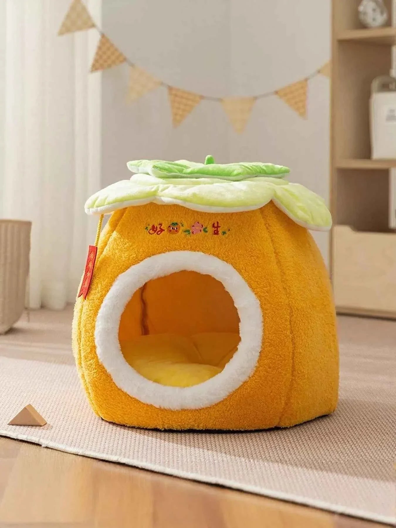 Pet Bed Tree Stump Shaped - Cozy Semi-Enclosed Cave
