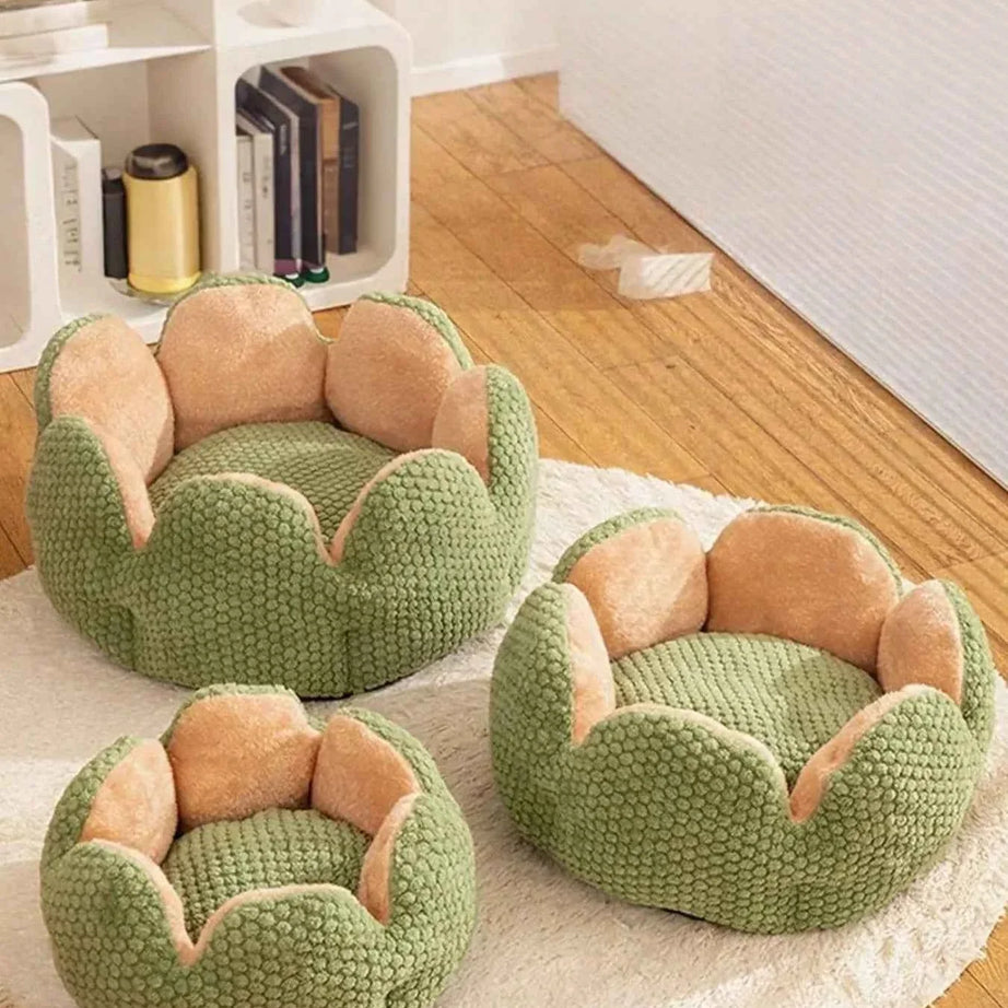 Plush Cozy Pet Nest - Fun Flower Petal