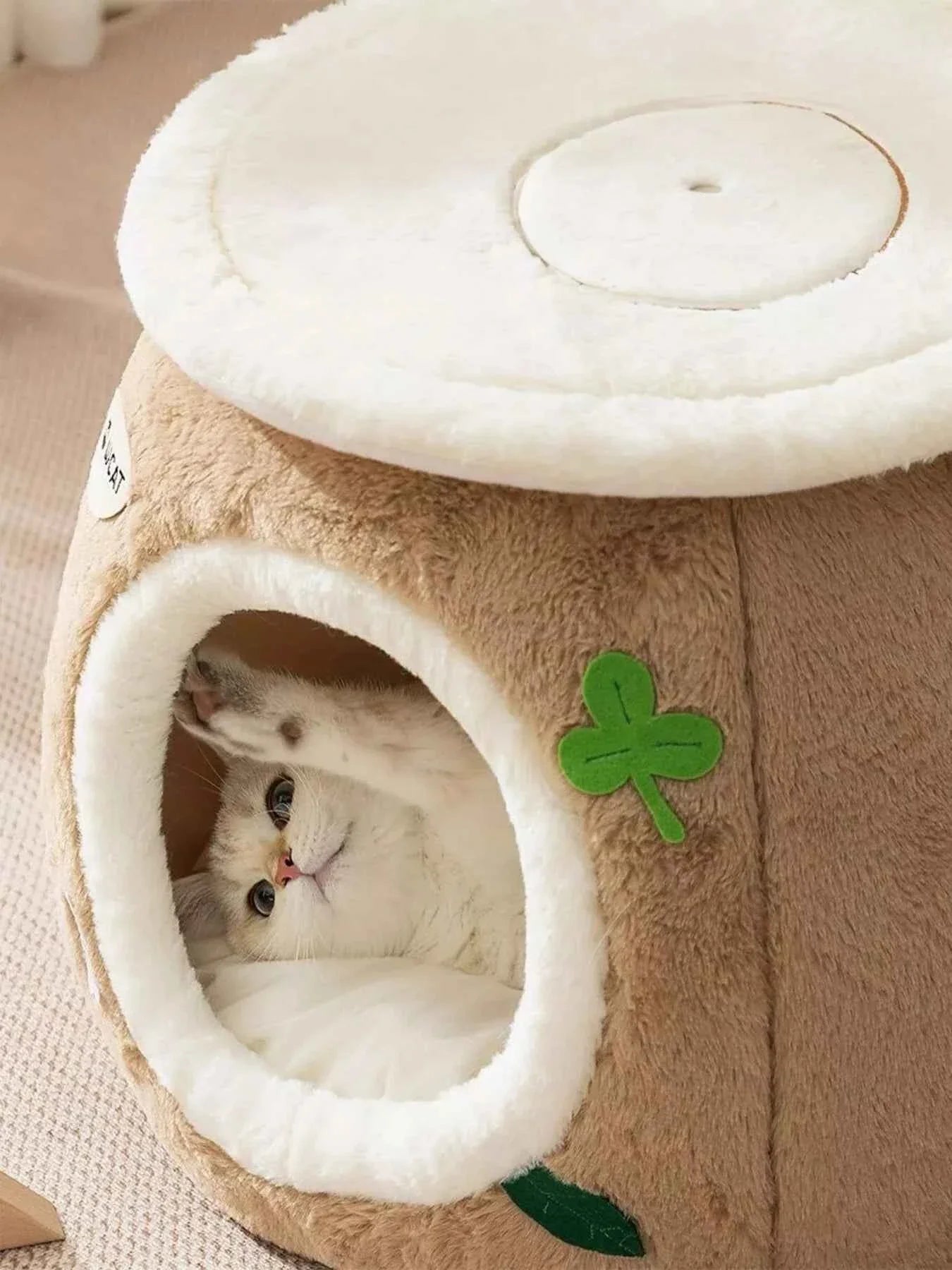 Pet Bed Tree Stump Shaped - Cozy Semi-Enclosed Cave