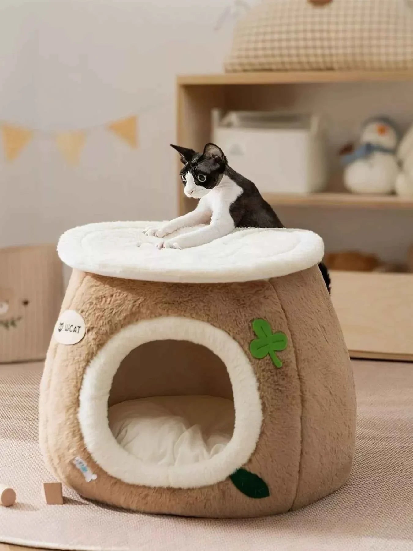 Pet Bed Tree Stump Shaped - Cozy Semi-Enclosed Cave