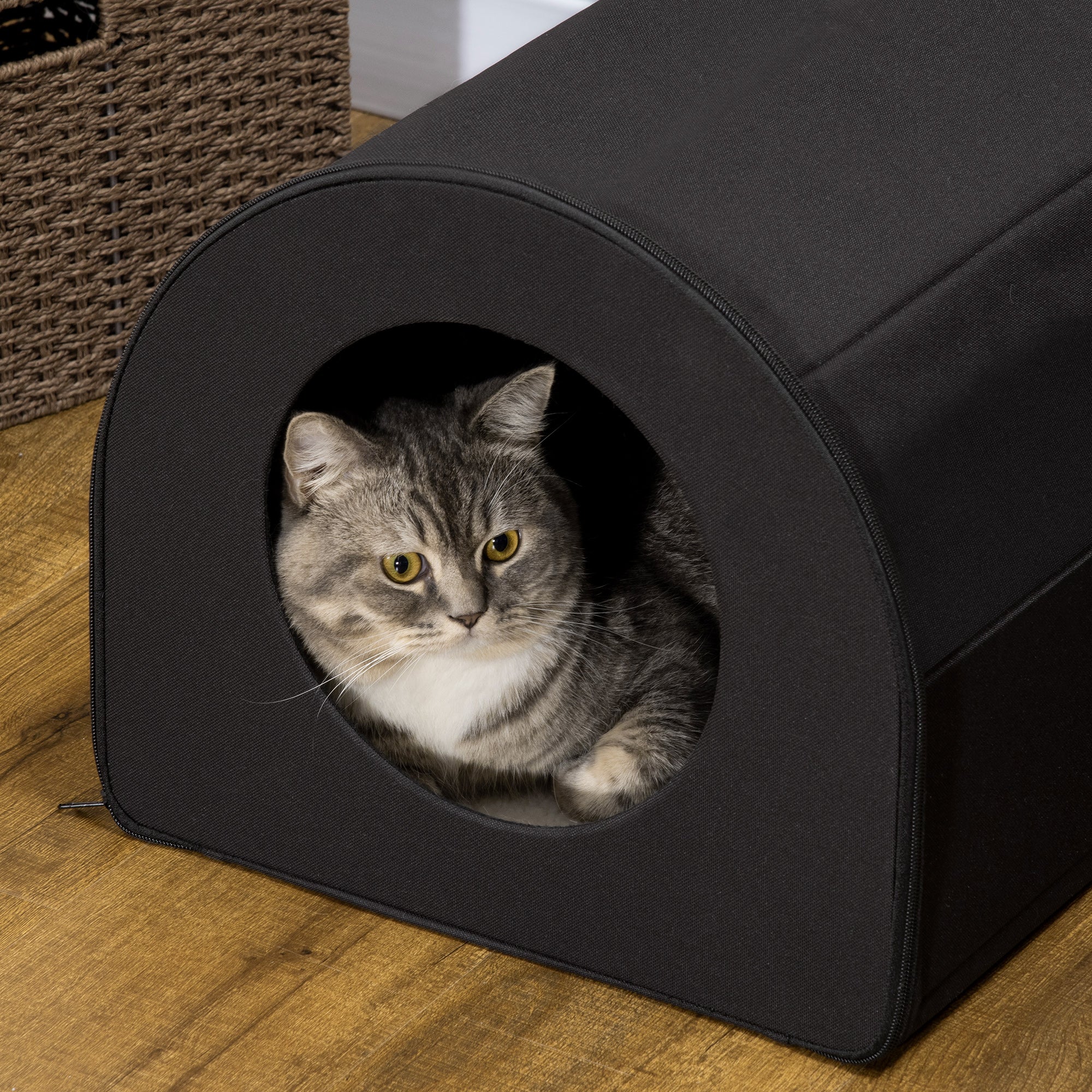Cozy Warmth Haven - Heated Cat House Shelter