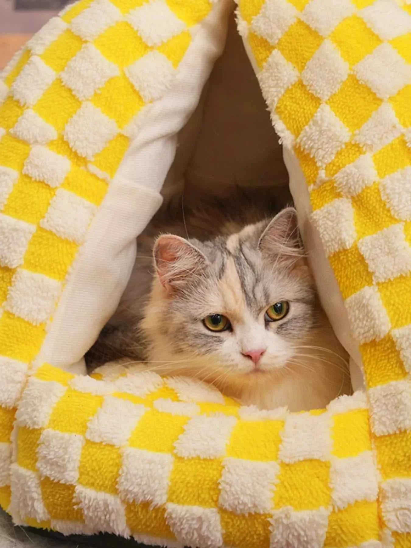 Pet Bed Pineapple Shaped - Cozy Semi-Enclosed Nest