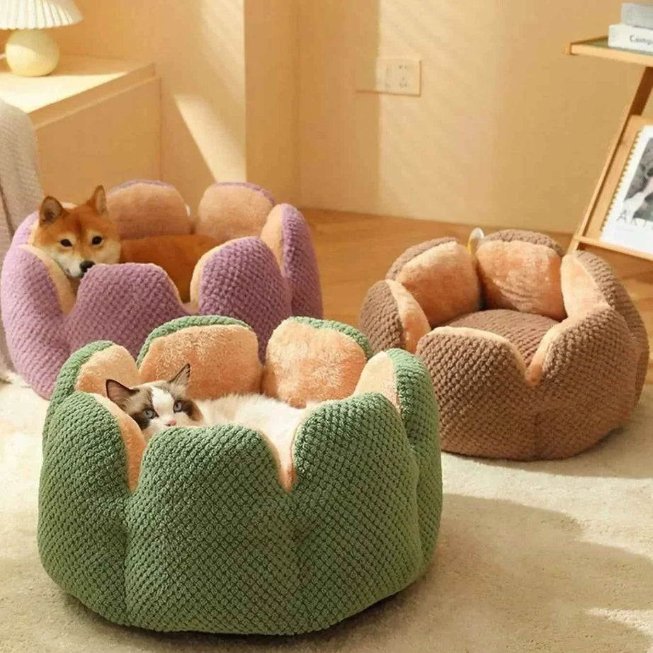 Plush Cozy Pet Nest - Fun Flower Petal