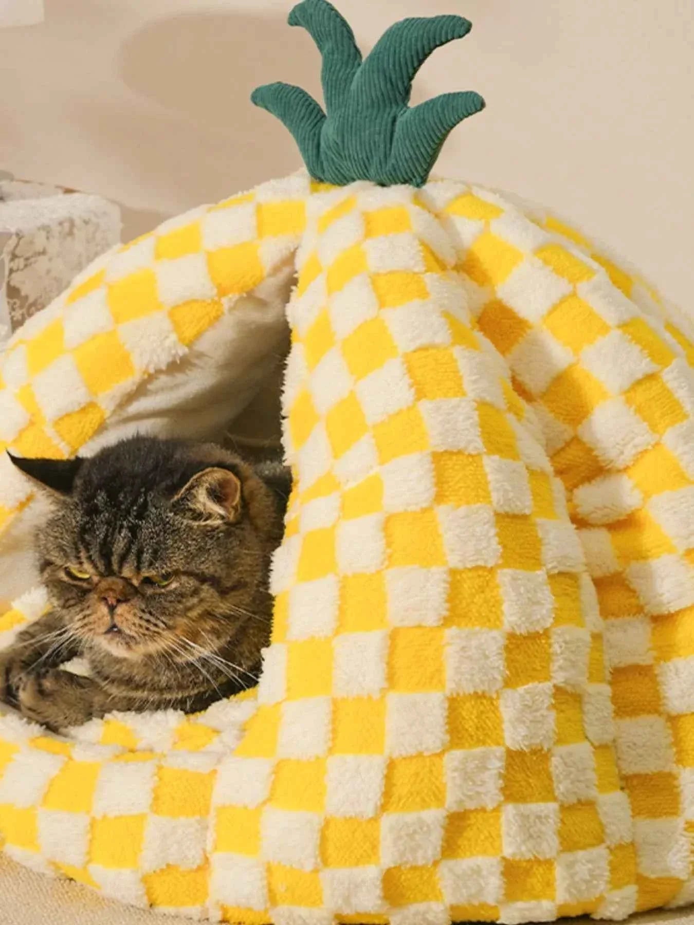 Pet Bed Pineapple Shaped - Cozy Semi-Enclosed Nest
