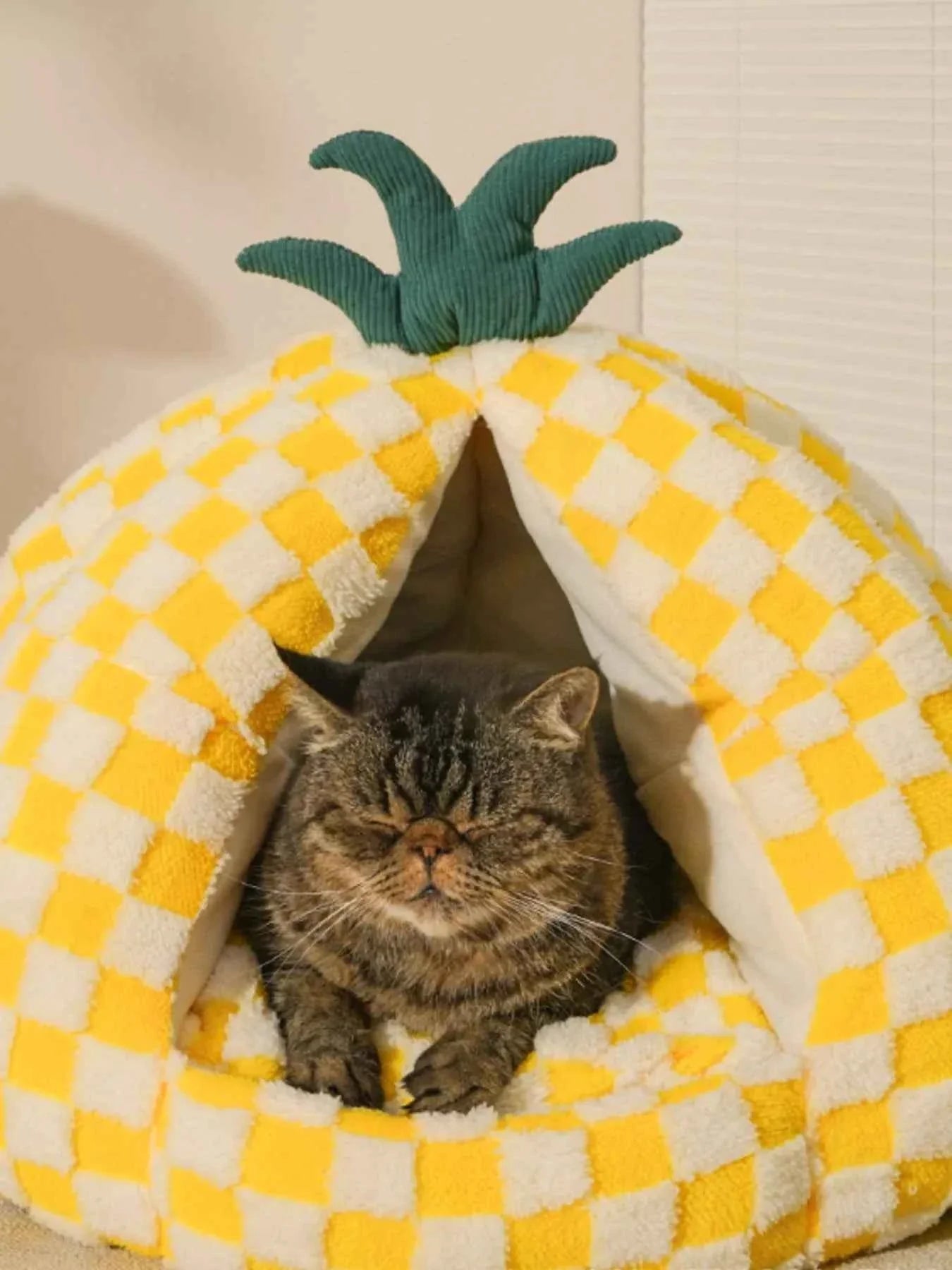 Pet Bed Pineapple Shaped - Cozy Semi-Enclosed Nest