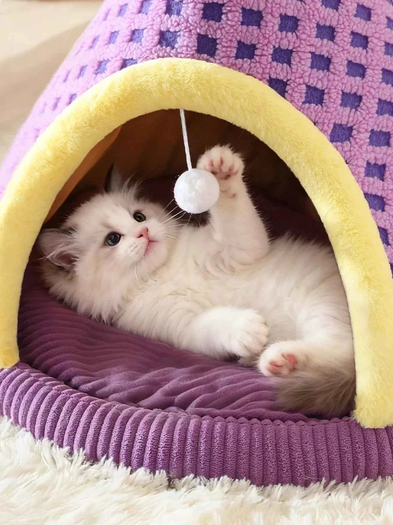 Cartoon Style Pet Nest - Cute Bed with Hanging Ball