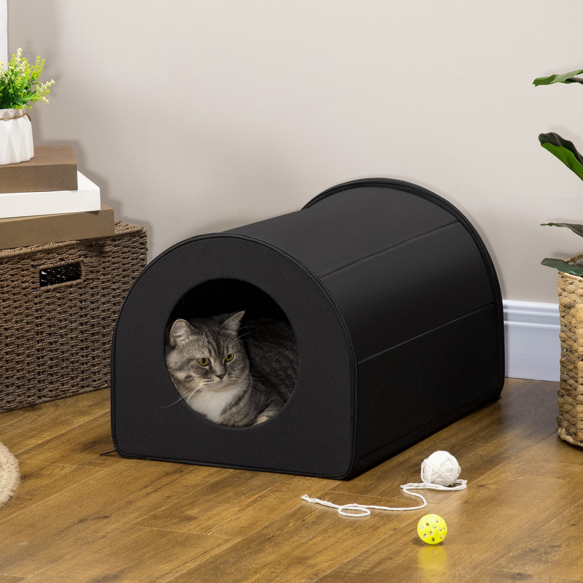 Cozy Warmth Haven - Heated Cat House Shelter