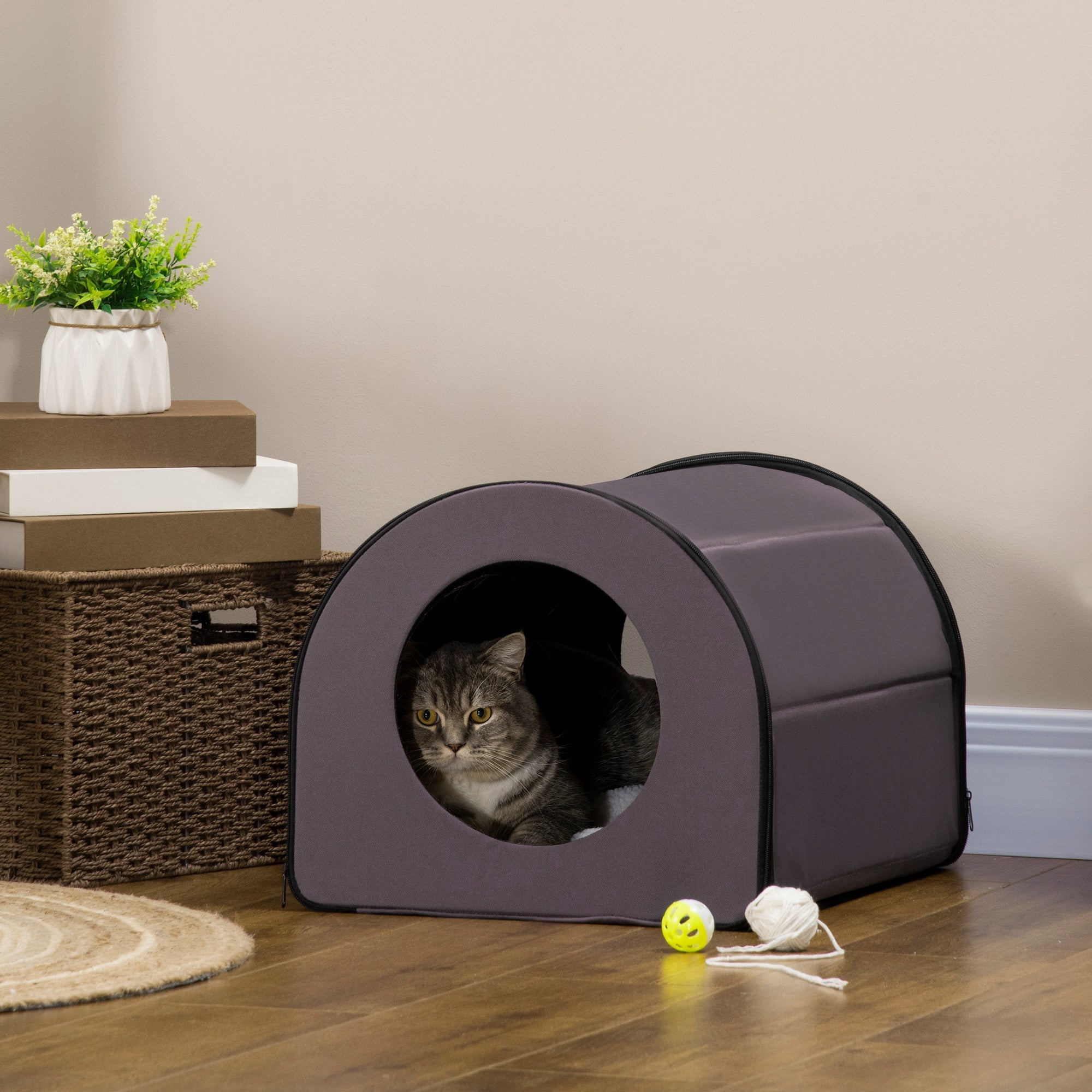Cozy Warmth Haven - Heated Cat House Shelter
