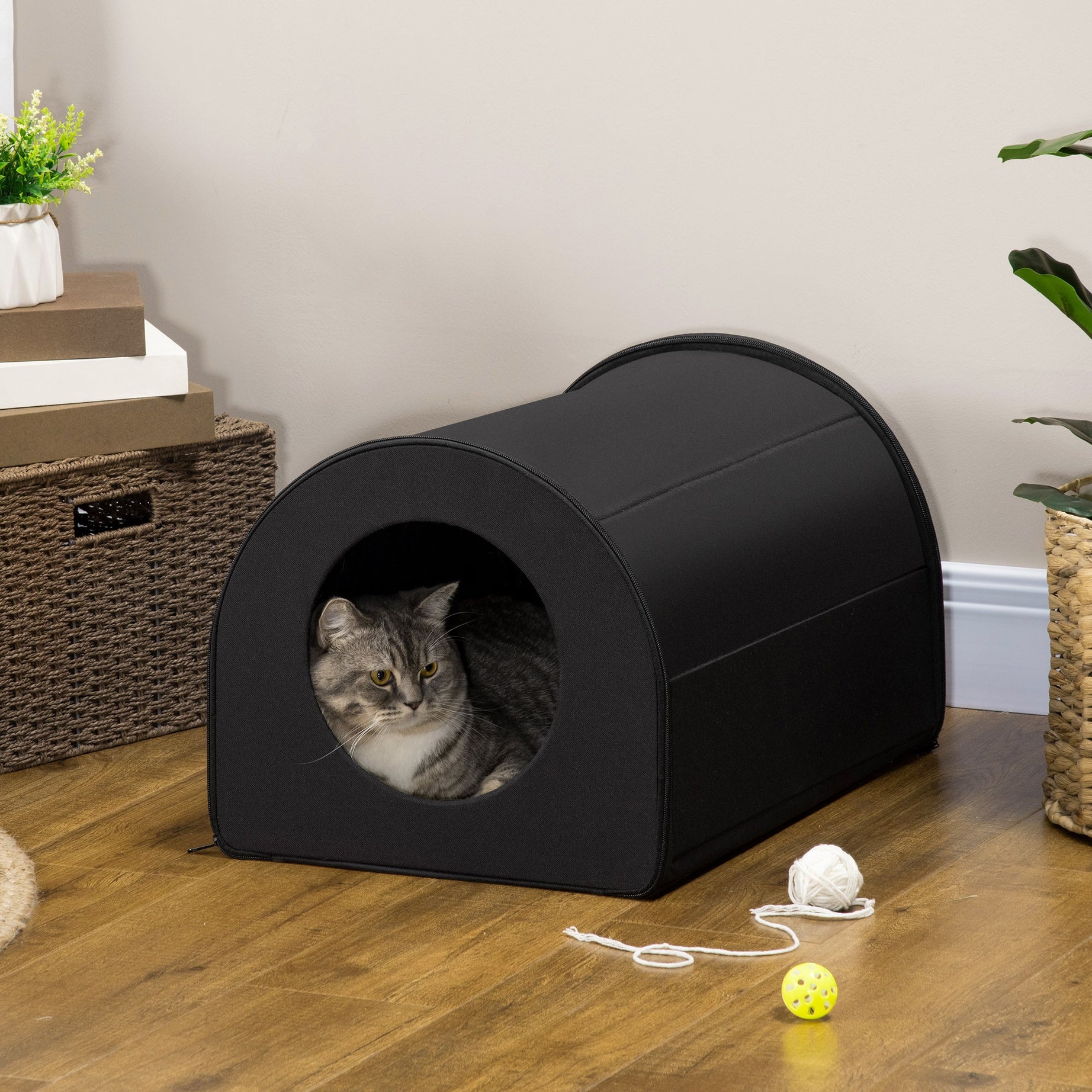 Cozy Warmth Haven - Heated Cat House Shelter