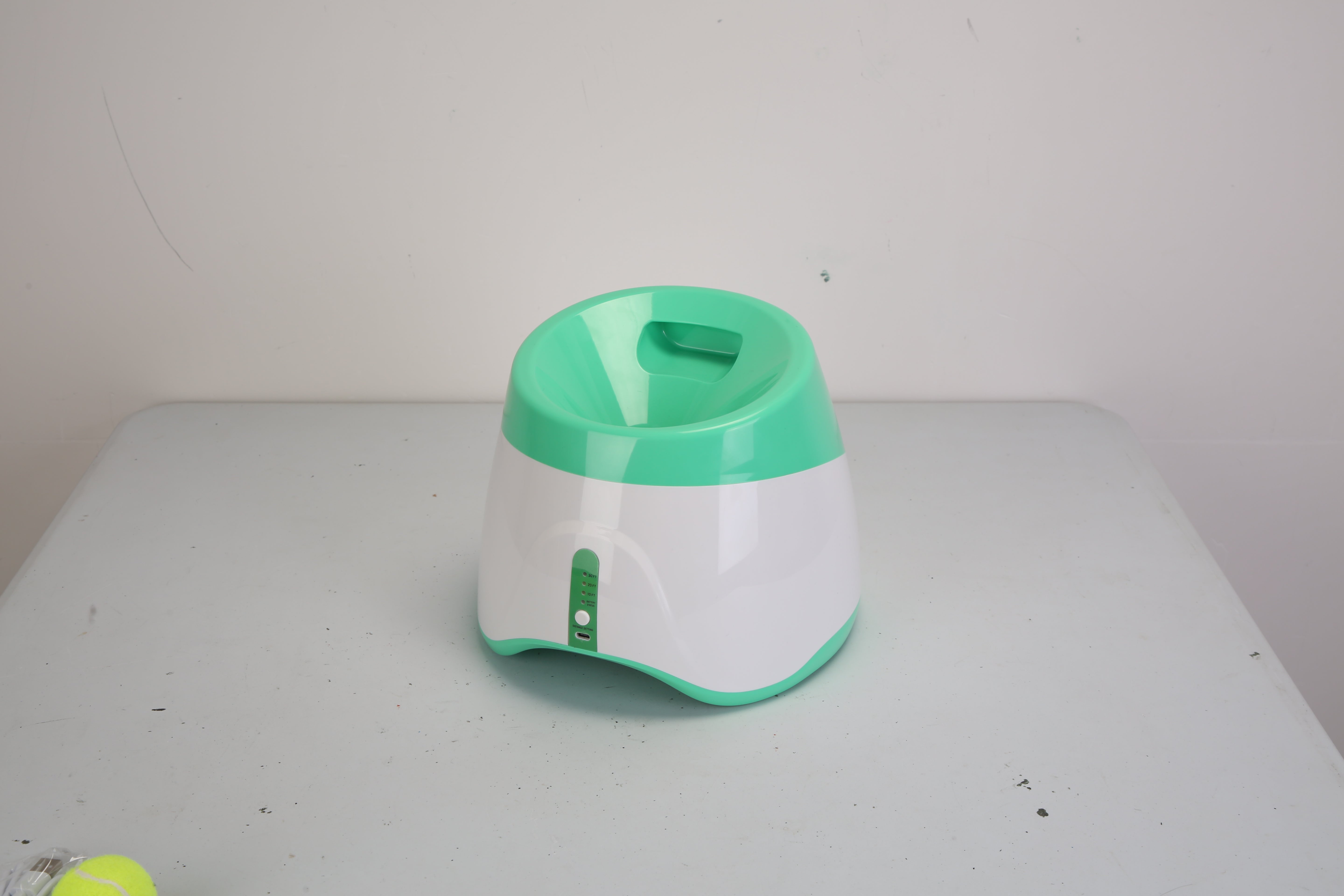 Automatic Dog Ball Launcher - 6 Tennis Balls Adjustable Distance